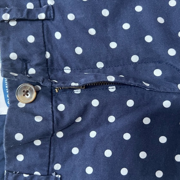 Old Navy Blue and White Bermuda Shorts Casual Style 8 - Picture 4 of 7